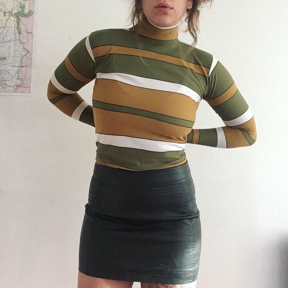 Vintage 70s thin stripe turtle neck